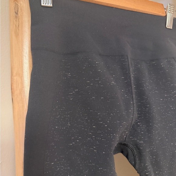Lululemon Free To Flow 7/8 Tight Leggings Black Size 6 - Picture 9 of 12